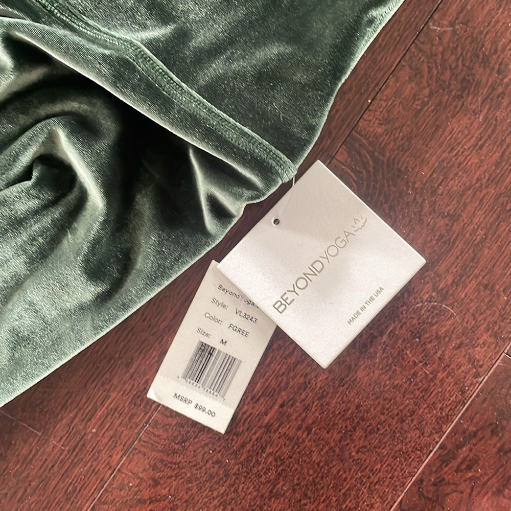 NWT Green Velvet Leggings - Picture 3 of 4